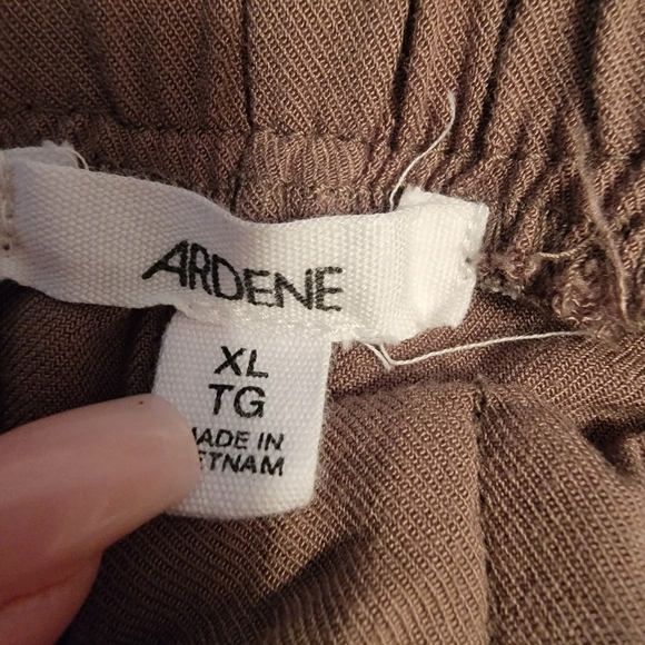 Women's Loose Cargo Pants - Picture 3 of 3